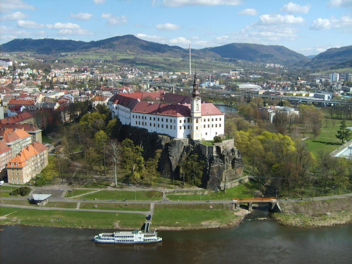Byt S Jedinecnym Vyhledem Decin Extérieur photo
